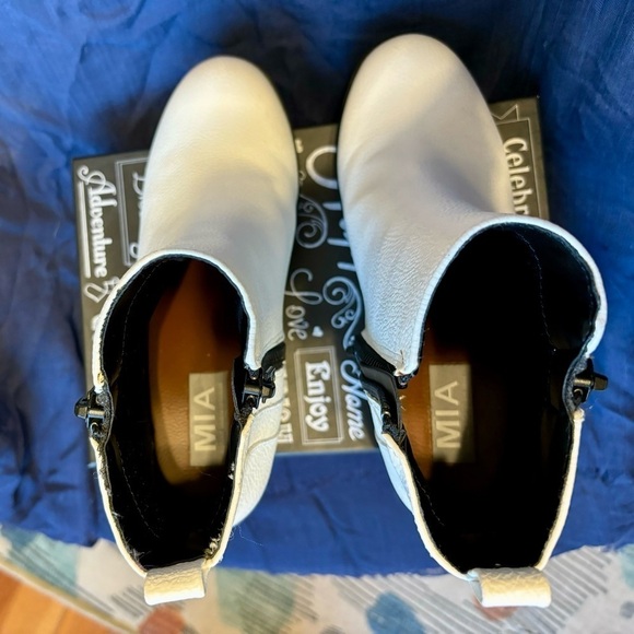 MIA Lug Sole Booties - EUC - Size 8 - Picture 5 of 6